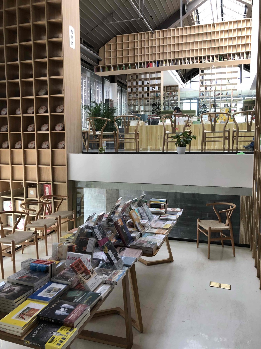 酒不少，可惜是白酒