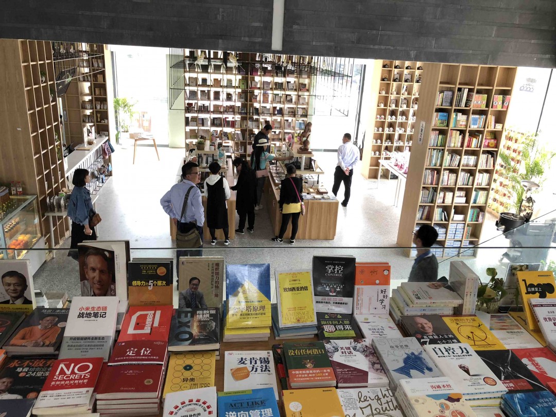 酒不少，可惜是白酒