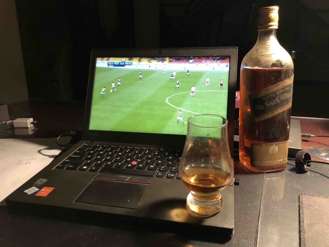 加班完成，看球喝酒