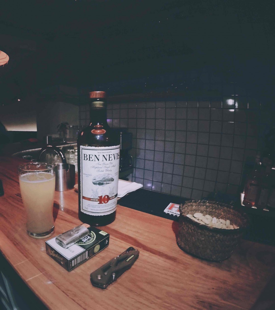 香气丰富且细腻，易饮却不单薄，雪梨桶里的一股清流，年份不长，余味甘甜。