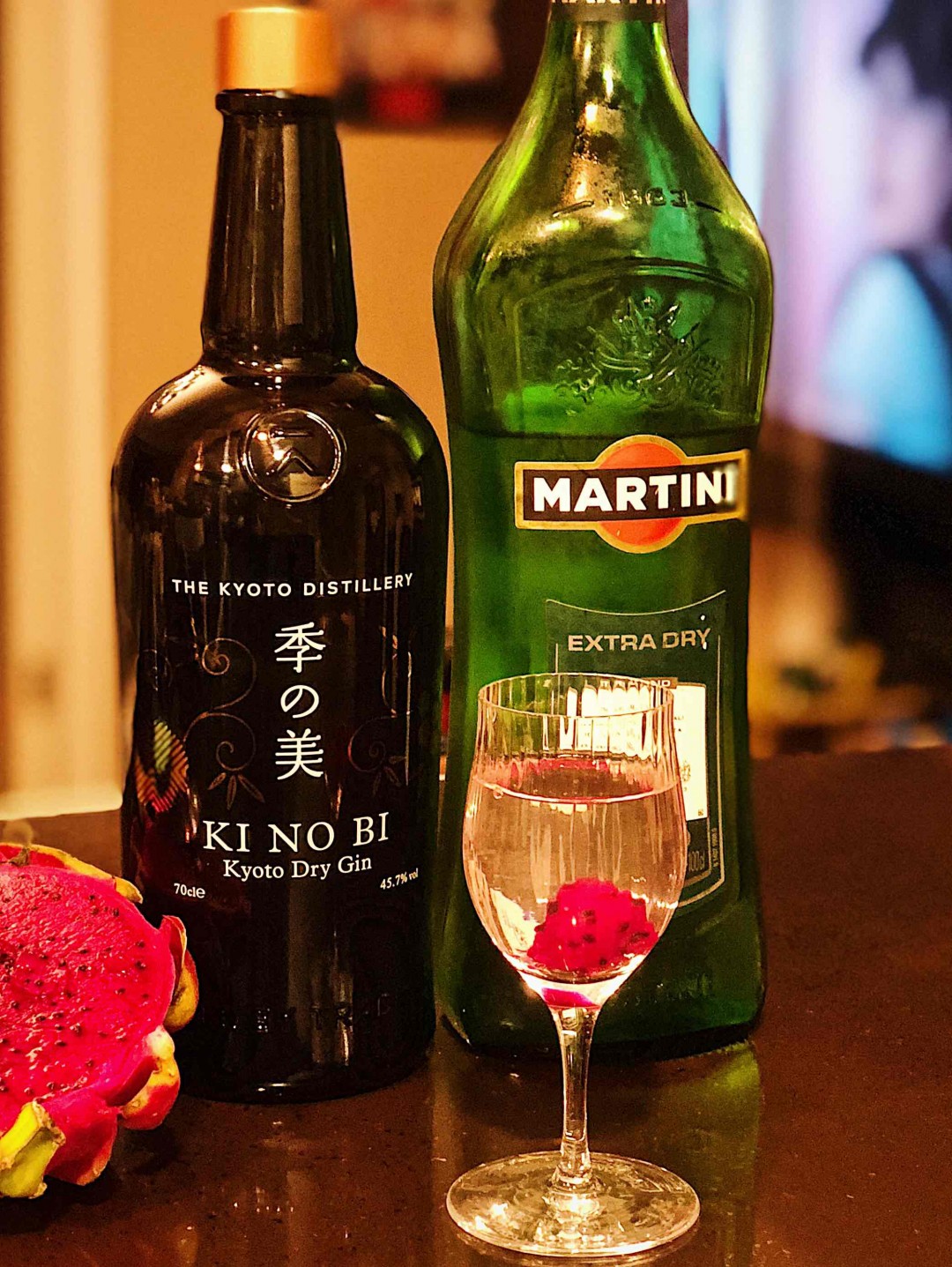 小日本现在金酒也做的有模有样，又要抢欧洲的生意～香气复杂但不抢，口味清雅，总体平衡。Martini是很好的睡前酒。