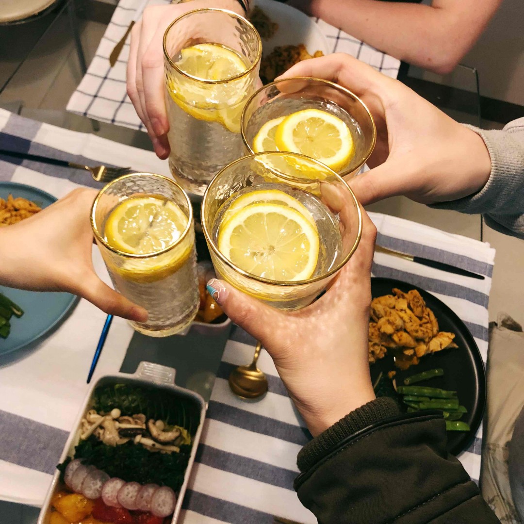 小闺蜜来探班~继续喝喝喝