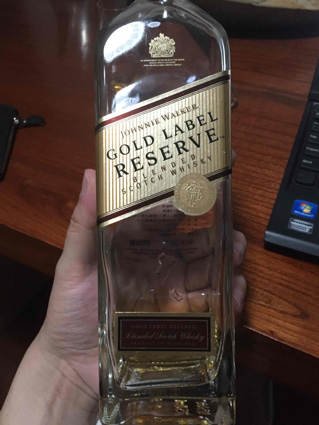 威士忌的陈化应该是在桶里