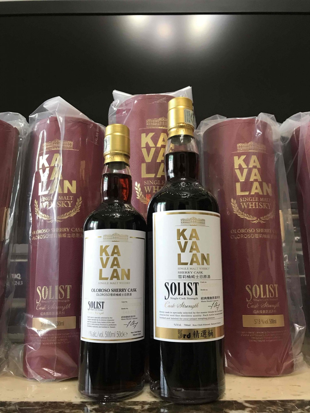 小只马KVL葛玛兰500ML，一样黑噜噜的。对于700ML觉得负担的，多了一个选择，刚好这桶有大神试过了，很不错。不会因为变小只了，有落差。