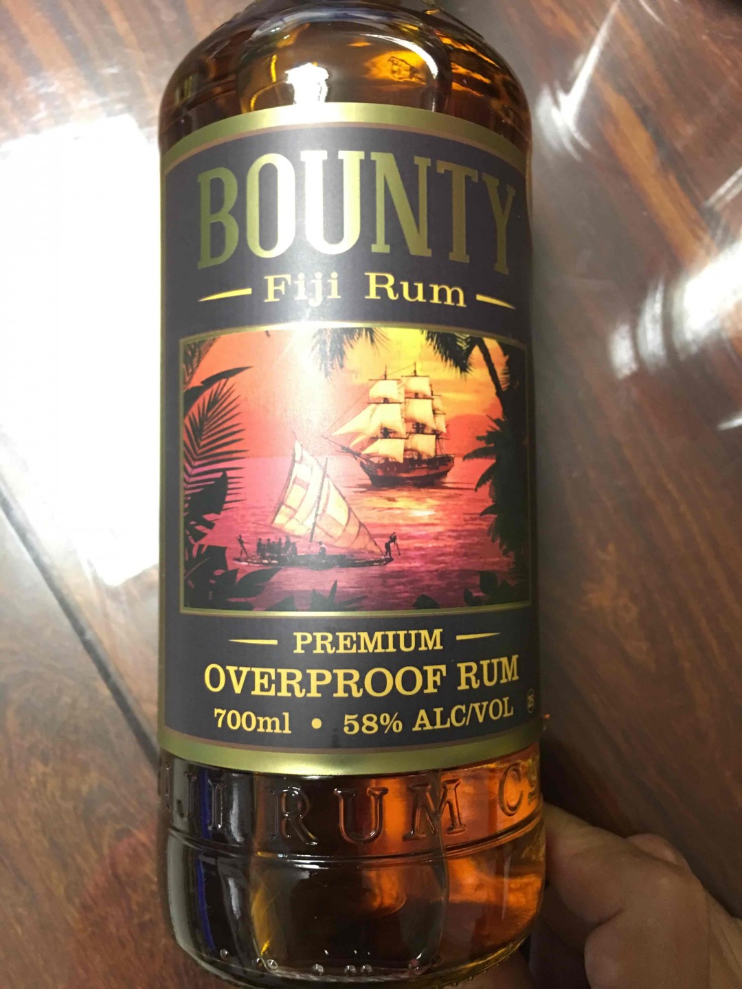 朋友赠的裴济特产霖酒原液。当地人系用火功来收割甘蔗的，吾知系懒定系工艺<img src='https://sdata.whiskyworm.com/xcxpics/emoji_21.png' class='emoji' />