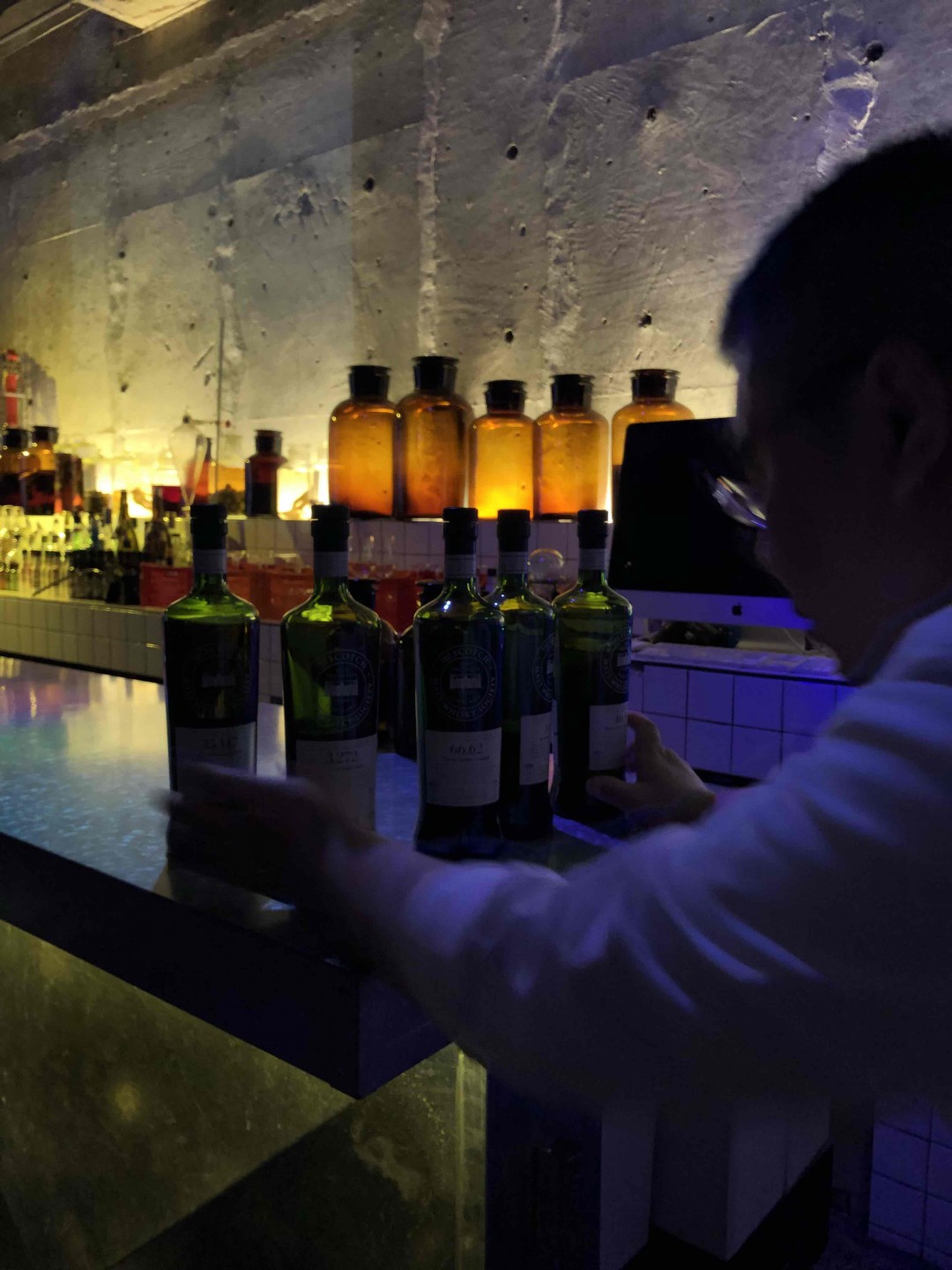 廣州一家非常隱蔽的酒吧P.O.P