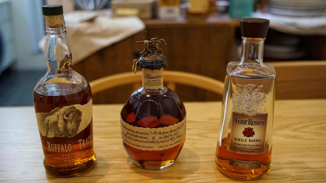 经典版的Old fashioned还是得用bourbon whiskey，太妃糖和香草的柔和气息足以温暖寒夜