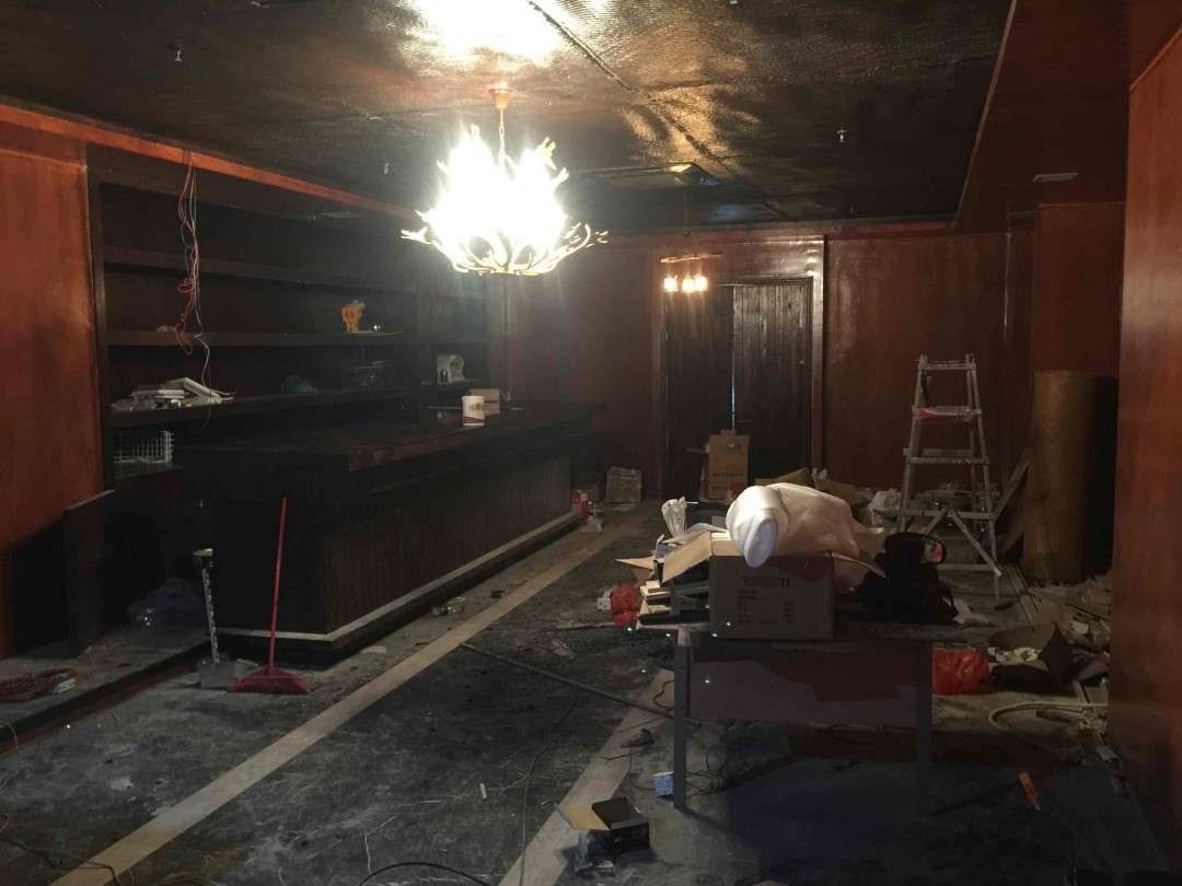 作为一个barteder无非想要一个属于自己bar台,将自己的内心从里面展示出去,做着自己喜欢的东西,再一路的去追寻它!感受它! ～很多酒还不齐,所以更加要努力!!