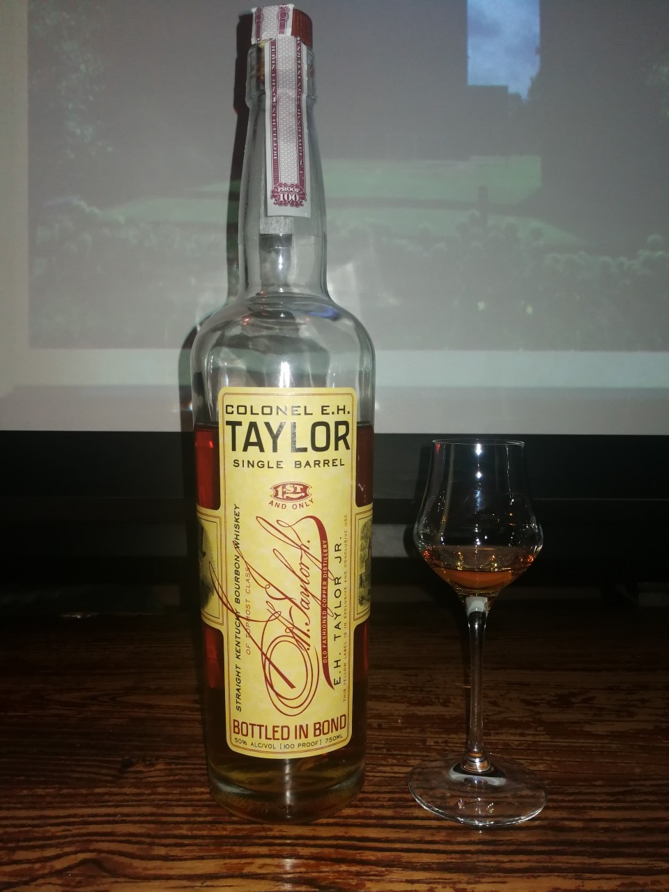 泰勒上校小批量单桶波本