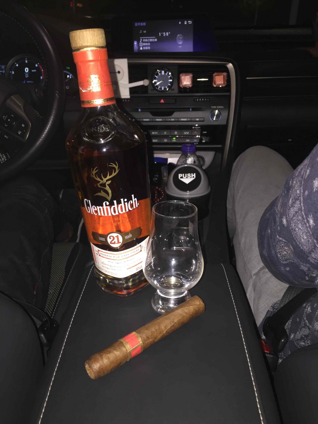 去吃饭只有一个我喝酒<img src='https://sdata.whiskyworm.com/xcxpics/emoji_11.png' class='emoji' /><img src='https://sdata.whiskyworm.com/xcxpics/emoji_11.png' class='emoji' />