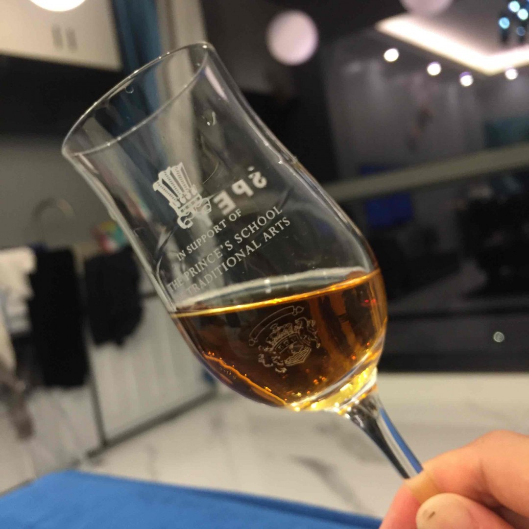 终于能分出威士忌跟白兰地的区别。夜晚风大，晚安😴