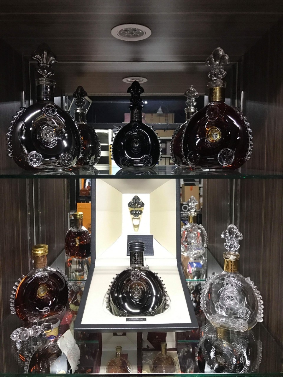 路易十三我印象不是千禧版的約10000人民幣，聽說這款酒早年是曾經的酒后，買這款只能擺好看，增值不高，投資或喝的話還是選威士忌。