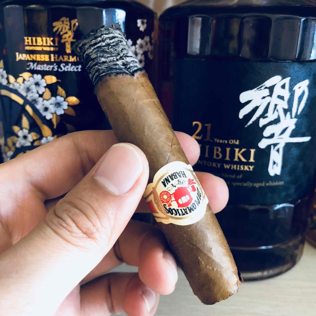 静静地看你们拍卖…