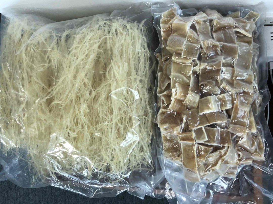 今晚公司宿舍加餐，我自带威士忌。