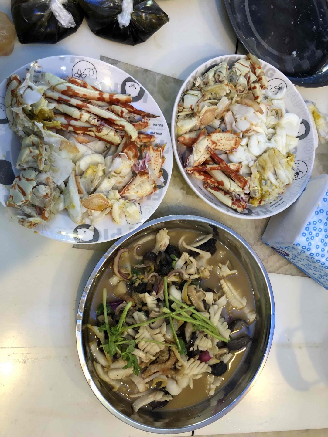 今晚公司宿舍加餐，我自带威士忌。