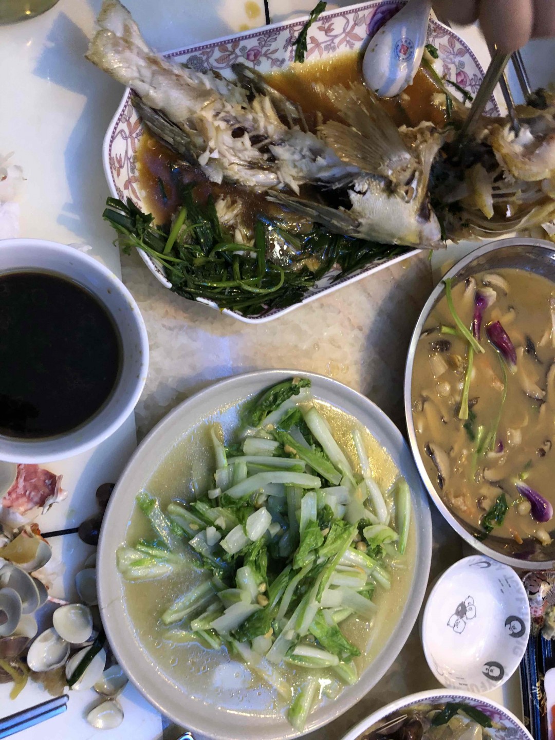 今晚公司宿舍加餐，我自带威士忌。