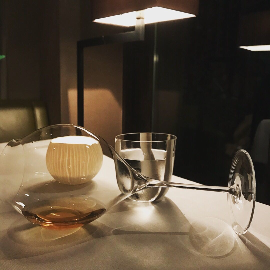 喝威士忌要这样摆拍…