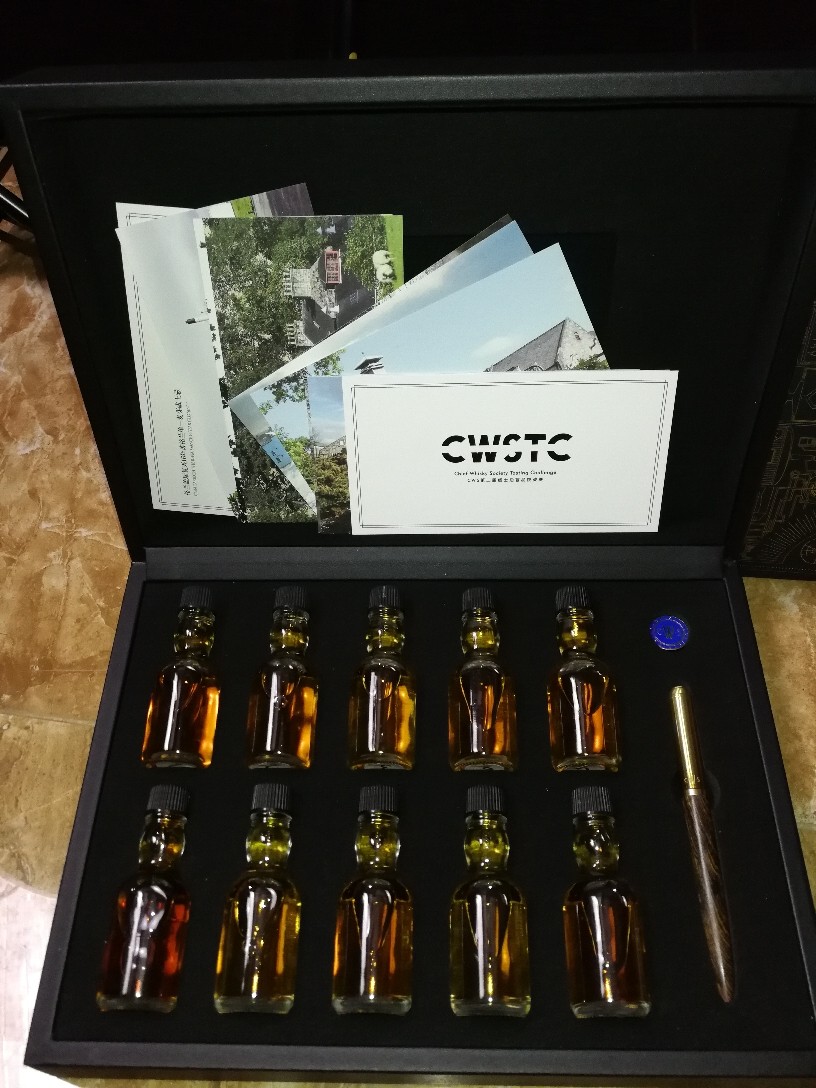 同一天收到CWS第二届盲品套装和宋兄的香水套装,可惜手滑没拿…