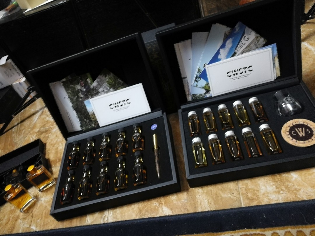 同一天收到CWS第二届盲品套装和宋兄的香水套装，可惜手滑没拿…