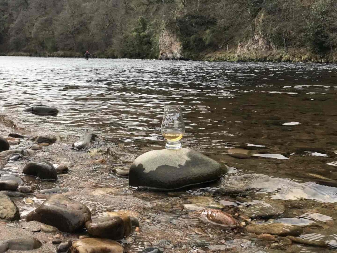 格兰威特河边<img src='https://sdata.whiskyworm.com/xcxpics/emoji_1.png' class='emoji' />