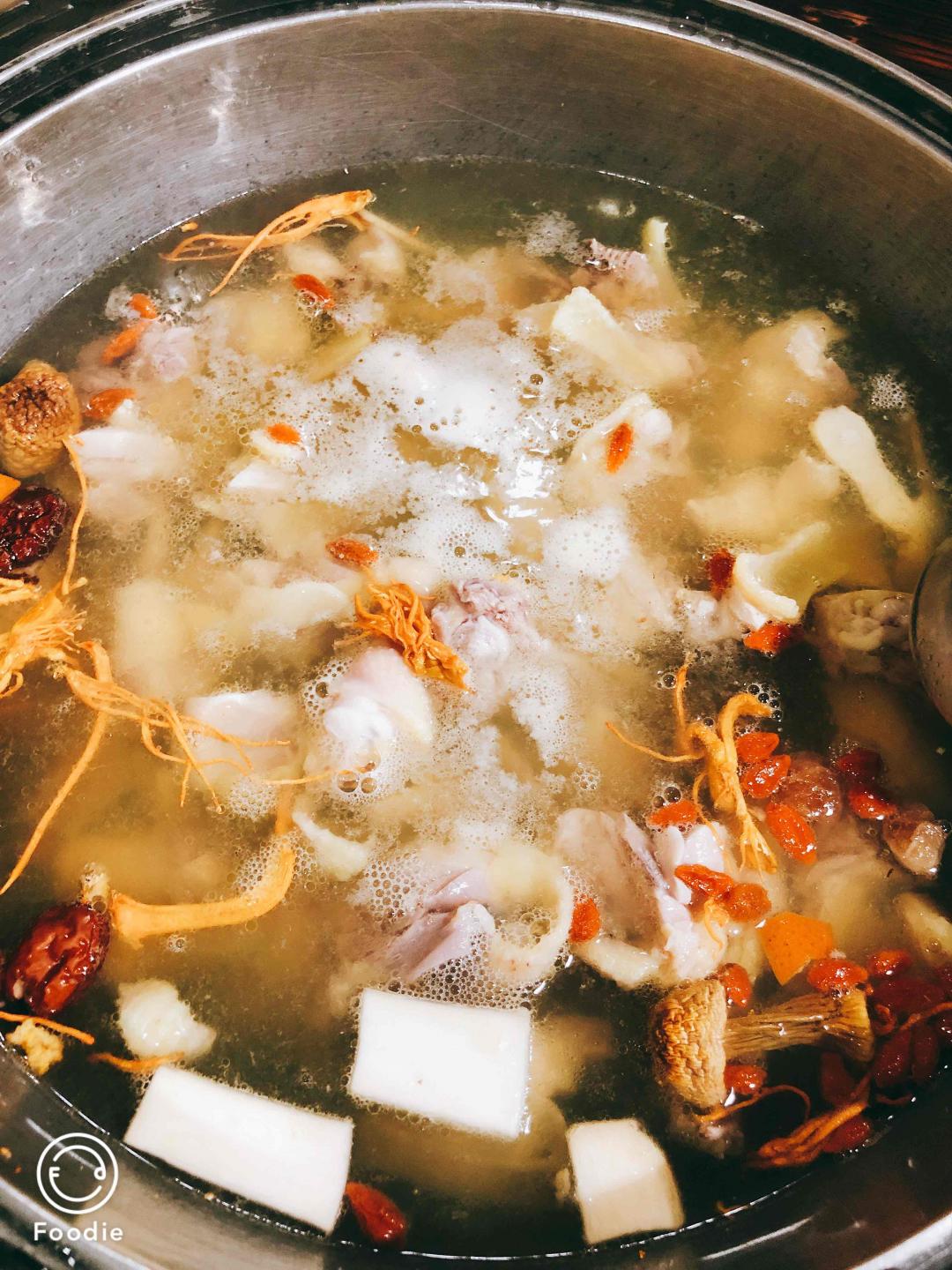 好柔和…感觉能自己一下喝掉半瓶，花香果香，甜，无酒精感