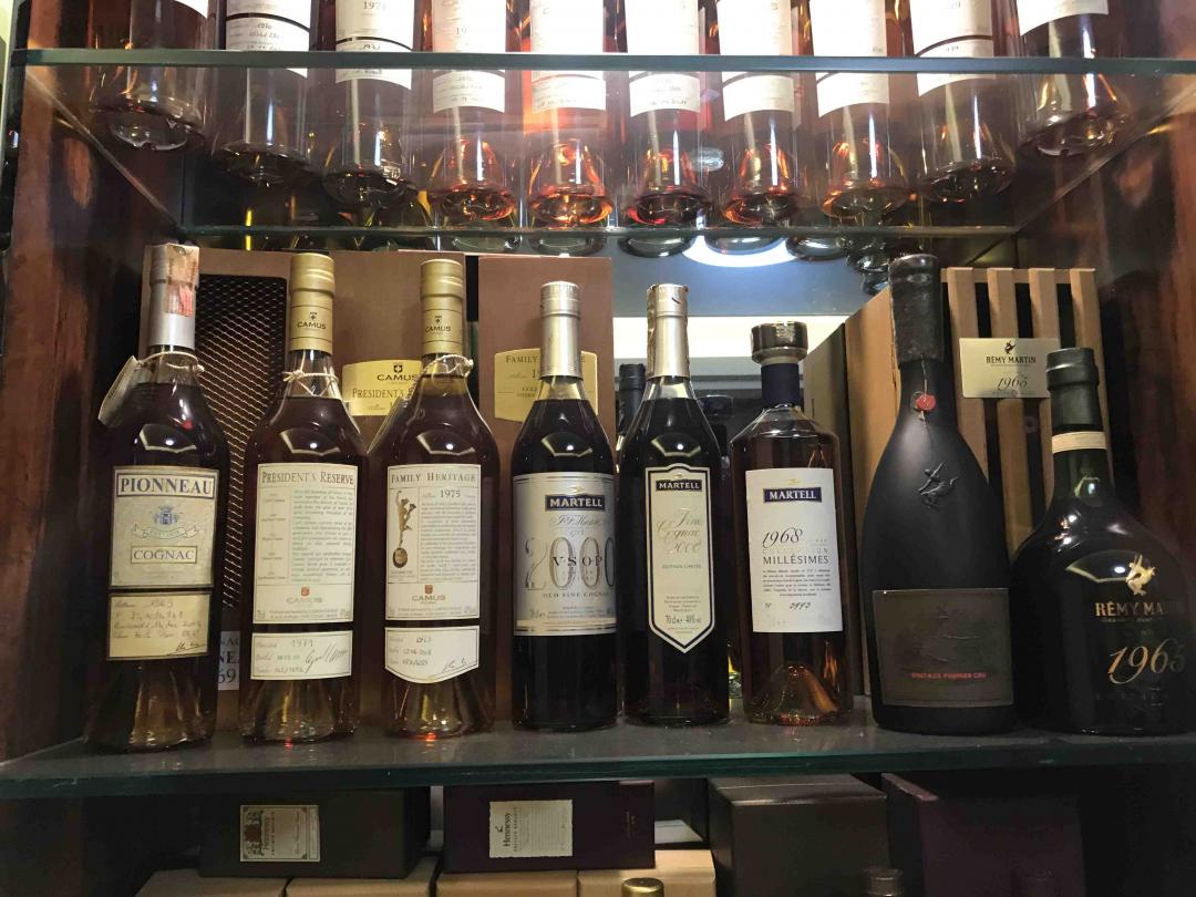 朴实的单一年份干邑