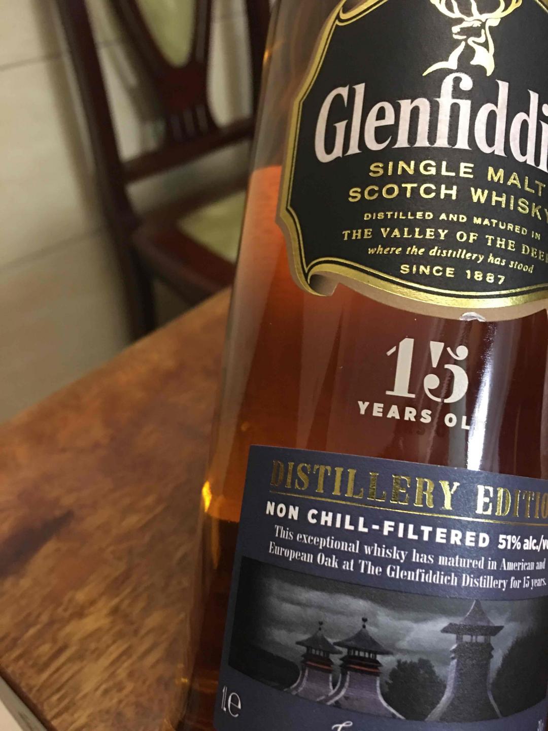 纵然对格菲有偏见，实际是忍不住要试试，价格便宜到不好意思说<img src='https://sdata.whiskyworm.com/xcxpics/emoji_14.png' class='emoji' />1升。口粮，遇上了想起泥煤会反胃🤢的品饮更年期<img src='https://sdata.whiskyworm.com/xcxpics/emoji_10.png' class='emoji' />，什么品牌都试试。