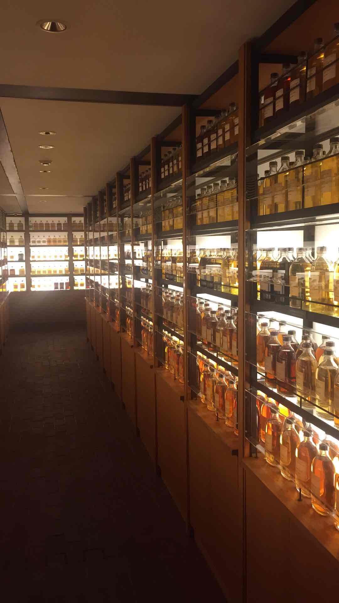 纪念品只有这些了 等会下楼开喝<img src='https://sdata.whiskyworm.com/xcxpics/emoji_3.png' class='emoji' />