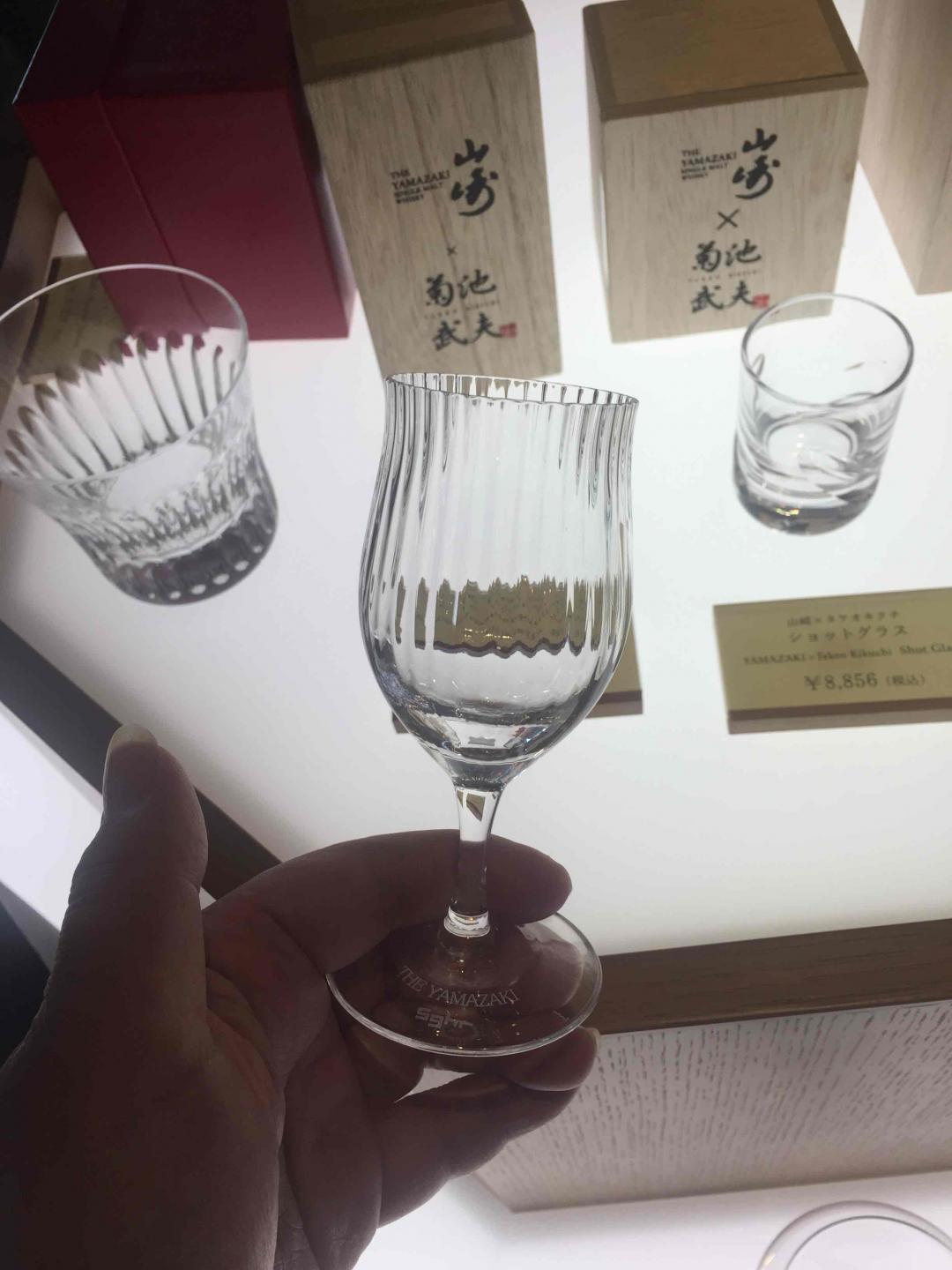 纪念品只有这些了 等会下楼开喝<img src='https://sdata.whiskyworm.com/xcxpics/emoji_3.png' class='emoji' />