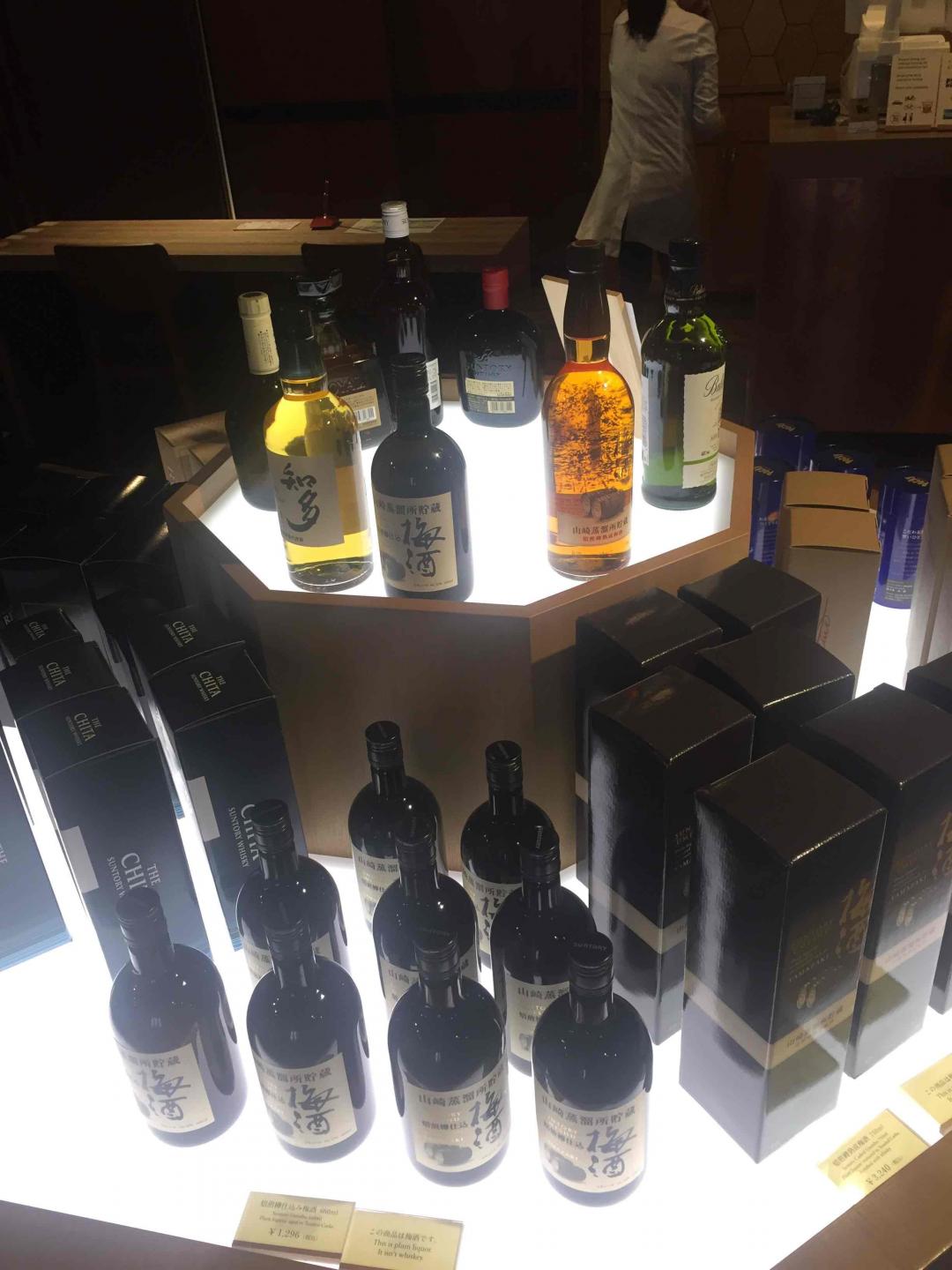 纪念品只有这些了 等会下楼开喝<img src='https://sdata.whiskyworm.com/xcxpics/emoji_3.png' class='emoji' />