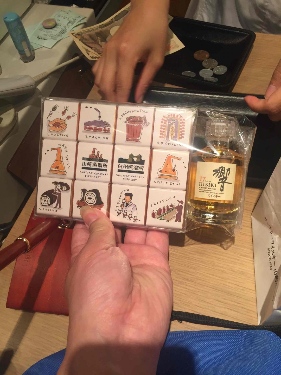 纪念品只有这些了 等会下楼开喝<img src='https://sdata.whiskyworm.com/xcxpics/emoji_3.png' class='emoji' />