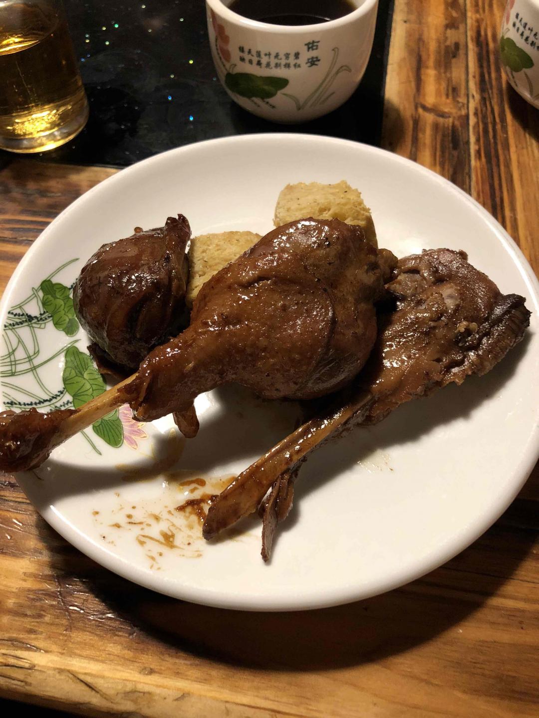 喝酒还是很高兴的