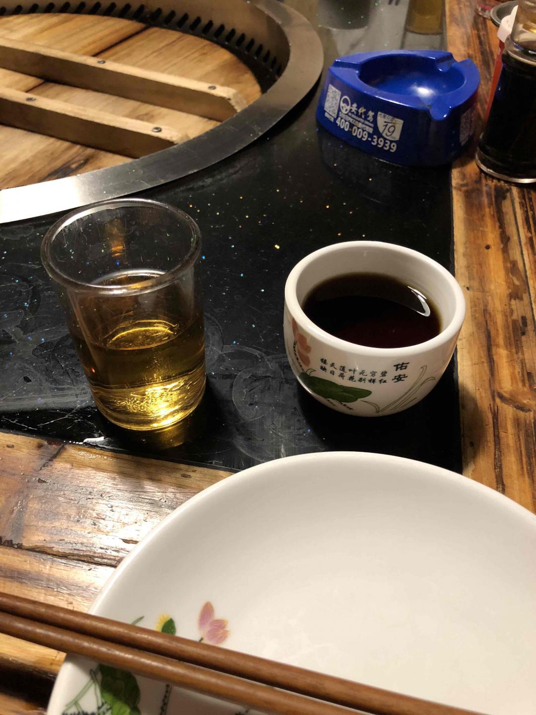 喝酒还是很高兴的