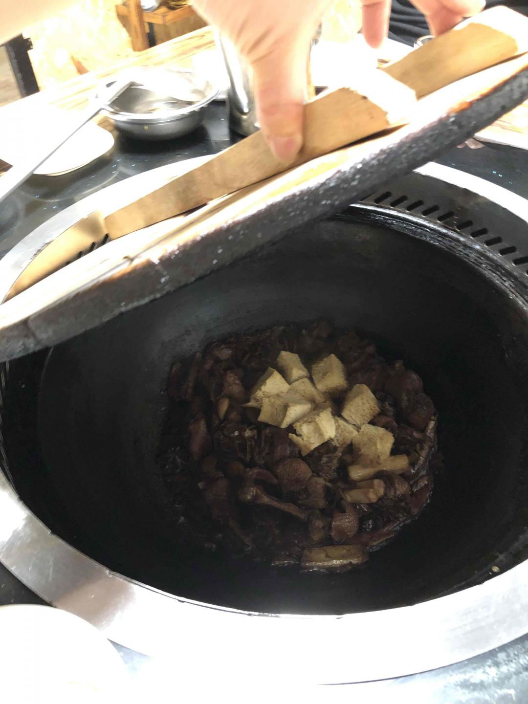 喝酒还是很高兴的