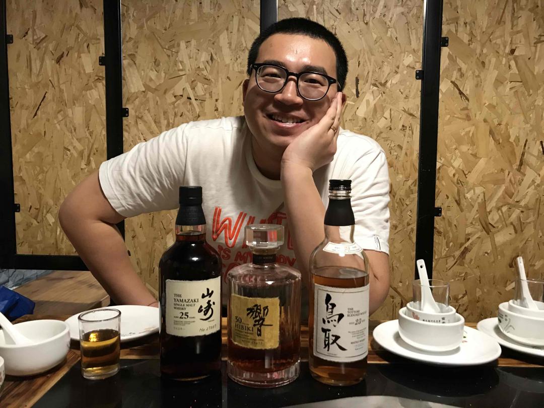 喝酒还是很高兴的