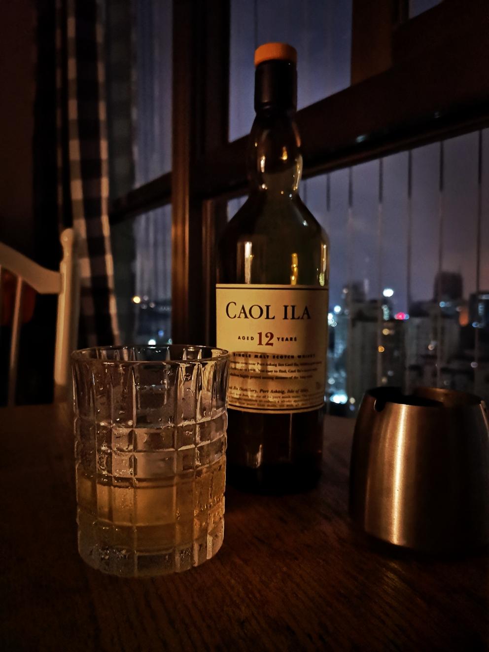 淡淡的烟熏泥煤，适合夏夜...