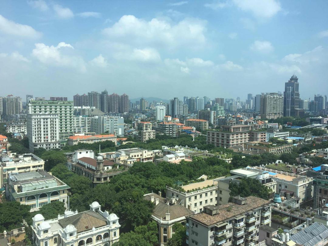 感谢酒🐛网。之前喝过欧摩系列总体感觉不错。闻香有蜂蜜甘甜参杂着香草和🍊子的新鲜感 口感上非常协调和甜蜜。有酒精感和强烈的甜味 随着酒体进入更多的味道被释放出来 有香草和一些麦芽谷物和🍊子🍋味道。酒精感带有辛辣的刺激性和热量。很高兴