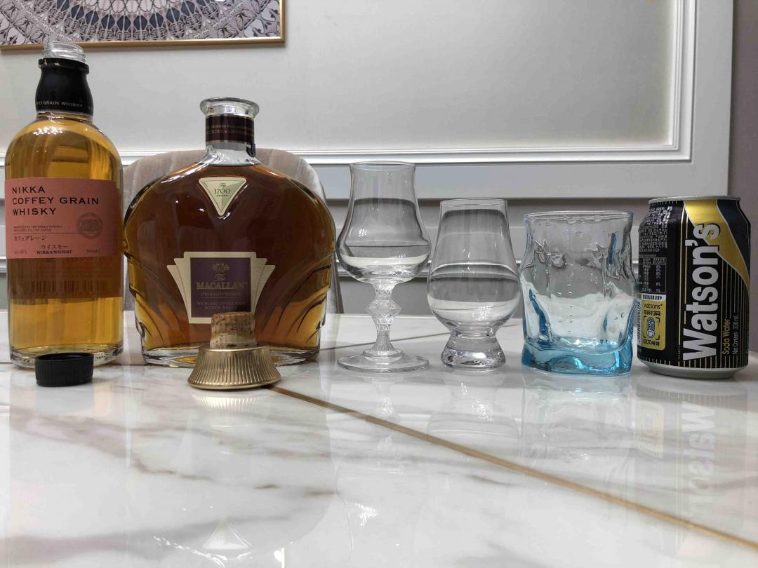 她说要喝Highball的，我就纯饮。