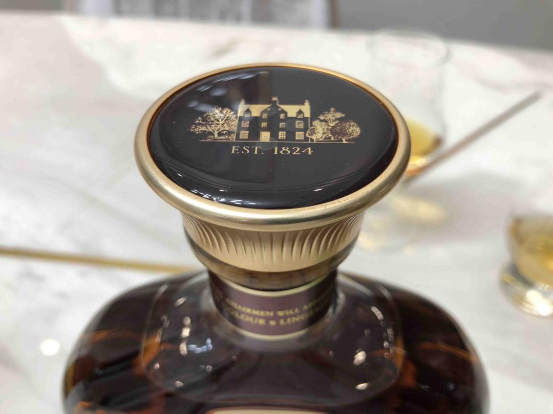 她说要喝Highball的，我就纯饮。