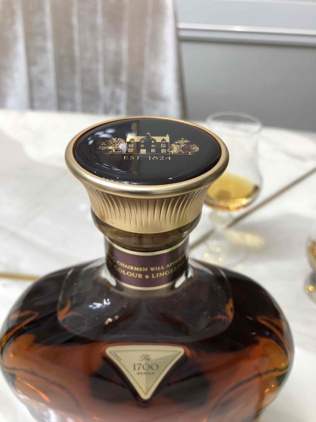 她说要喝Highball的，我就纯饮。