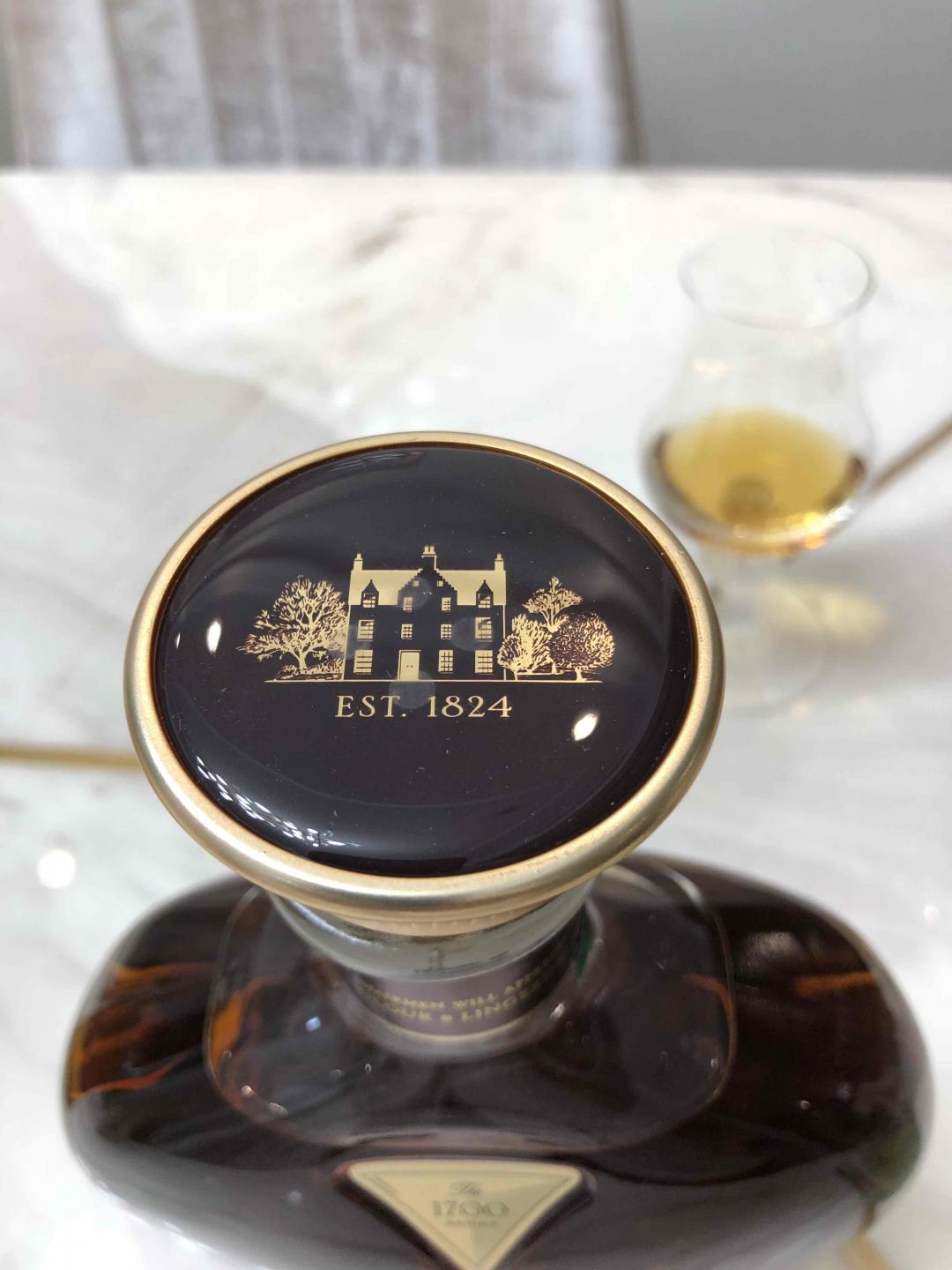 她说要喝Highball的，我就纯饮。