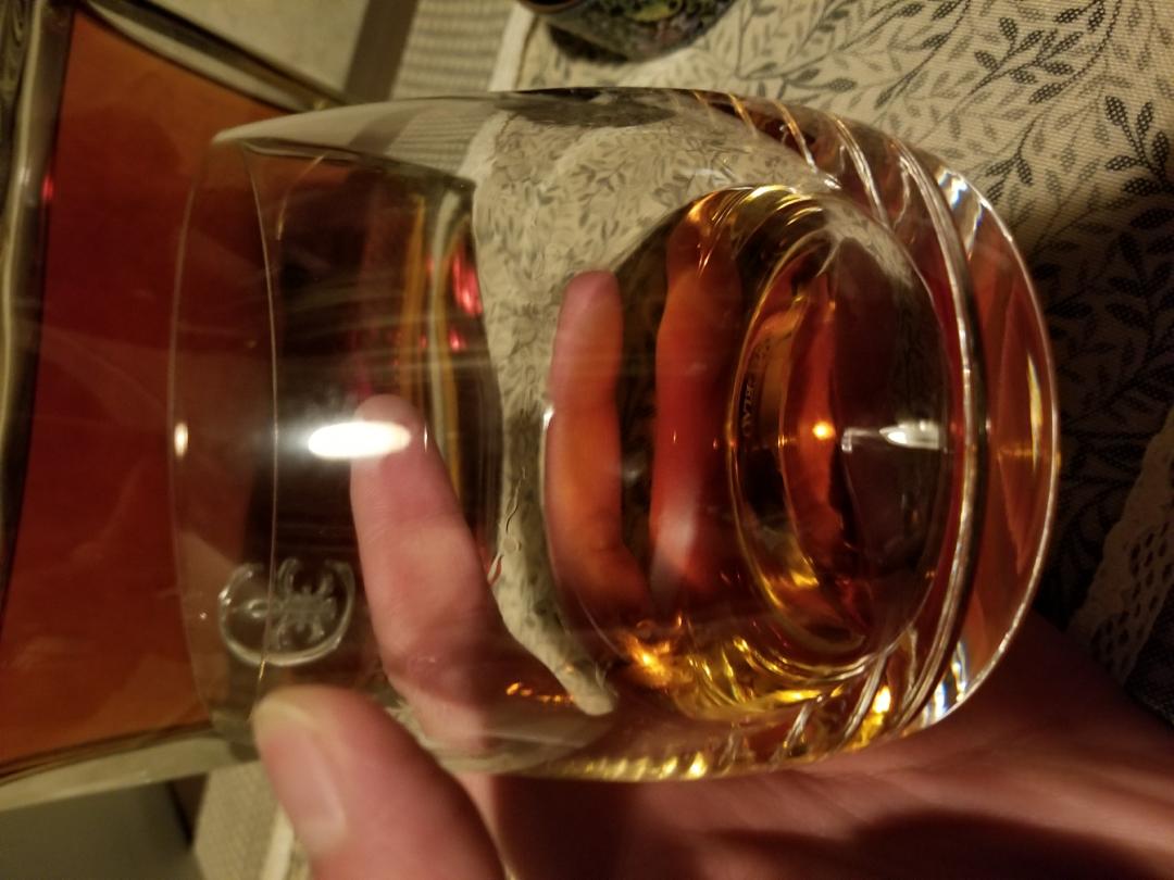 来到BURBERRY第一个月，今天开瓶酒，祝自己新的一个月大卖。