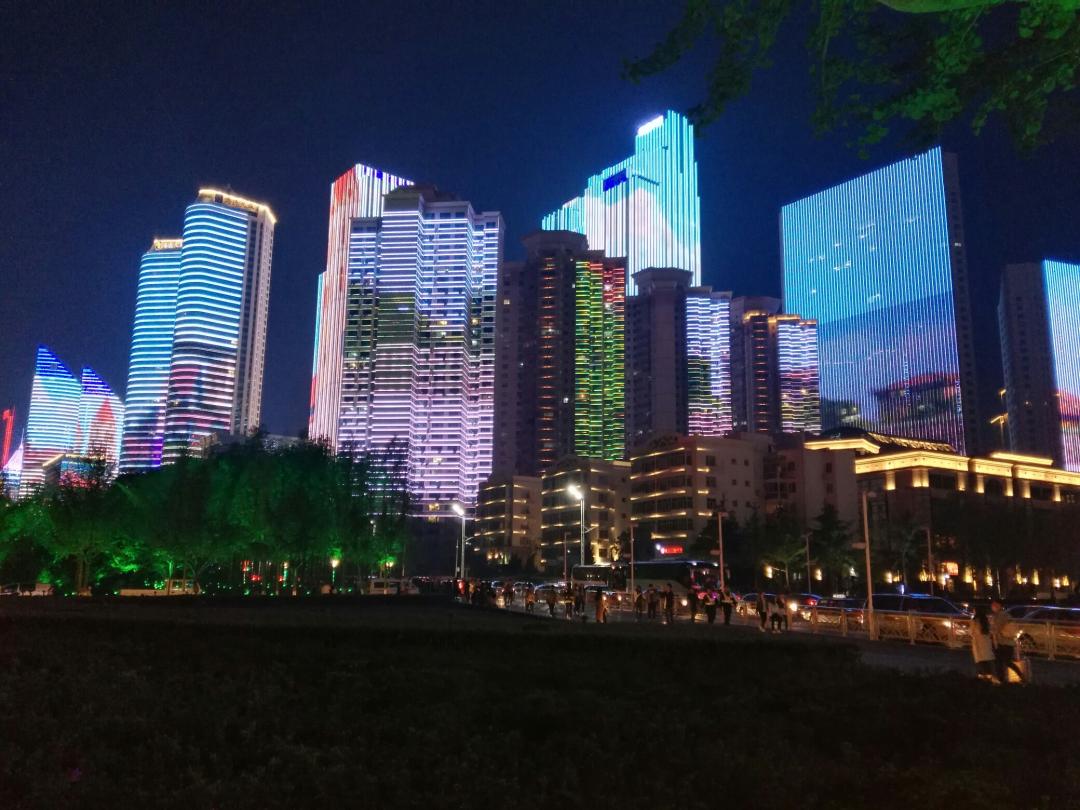 如此美的夜色，连喝了九个单杯，哈哈，舒服！