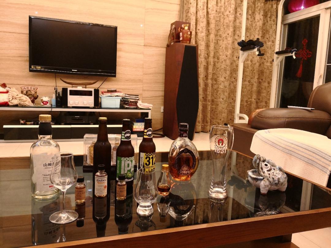 一个人静静品酒的夜晚