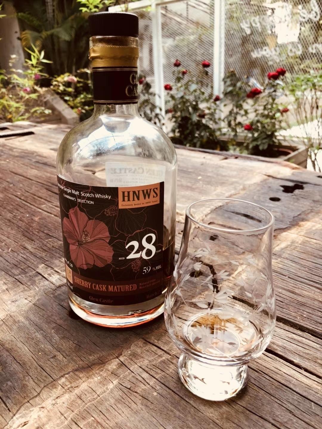 一个人静静品酒的夜晚