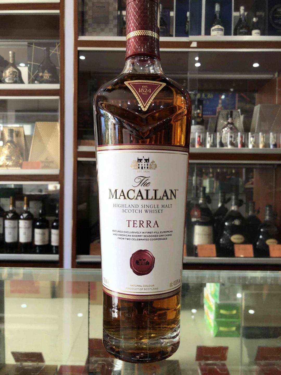 很辛苦的从香港免税店带回来，过深圳关时一人拿两瓶还被罚了330<img src='https://sdata.whiskyworm.com/xcxpics/emoji_6.png' class='emoji' /><img src='https://sdata.whiskyworm.com/xcxpics/emoji_6.png' class='emoji' /><img src='https://sdata.whiskyworm.com/xcxpics/emoji_6.png' class='emoji' />