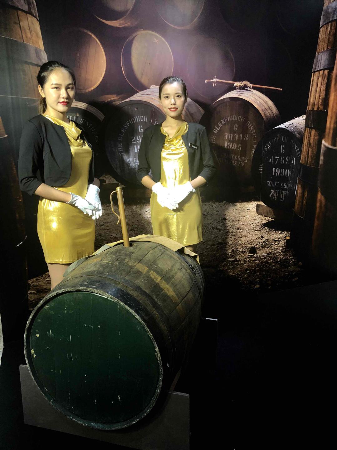 酒虫网-梅州柏琚酒店格兰菲迪创建130周年双雪莉单桶纪念版品鉴晚宴，全球限量500套的限量版，已越品越少……