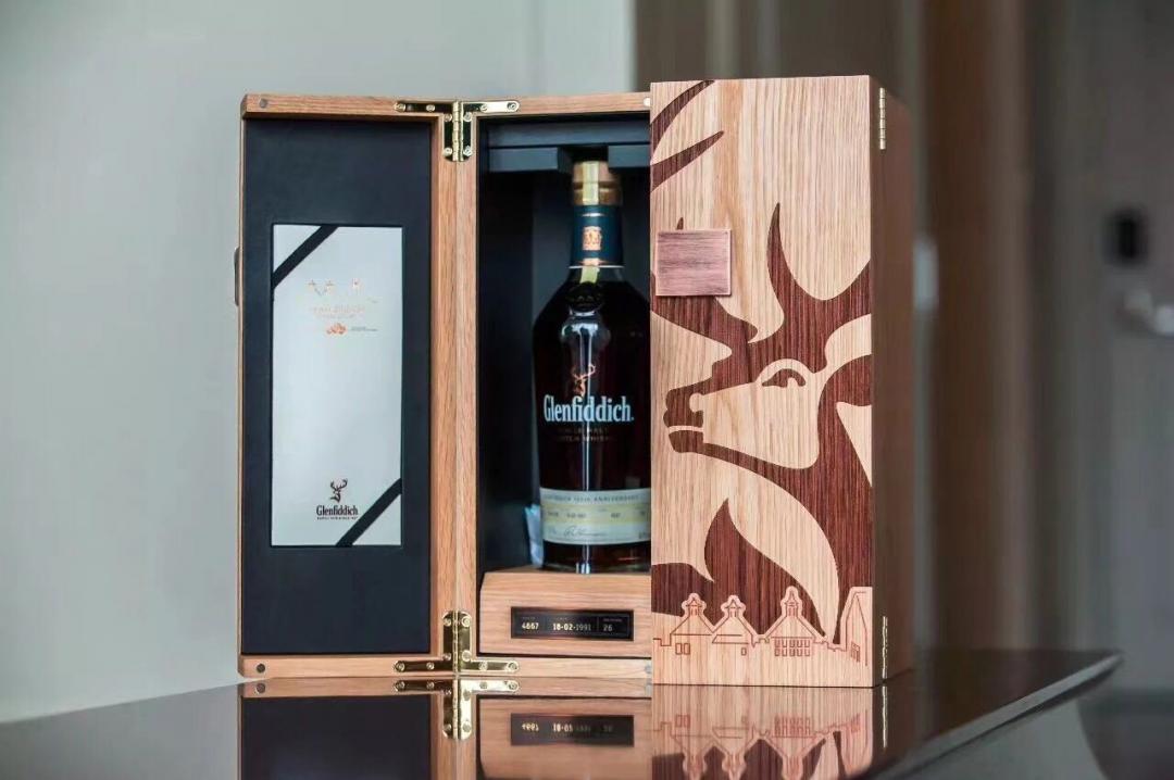 酒虫网-梅州柏琚酒店格兰菲迪创建130周年双雪莉单桶纪念版品鉴晚宴，全球限量500套的限量版，已越品越少……