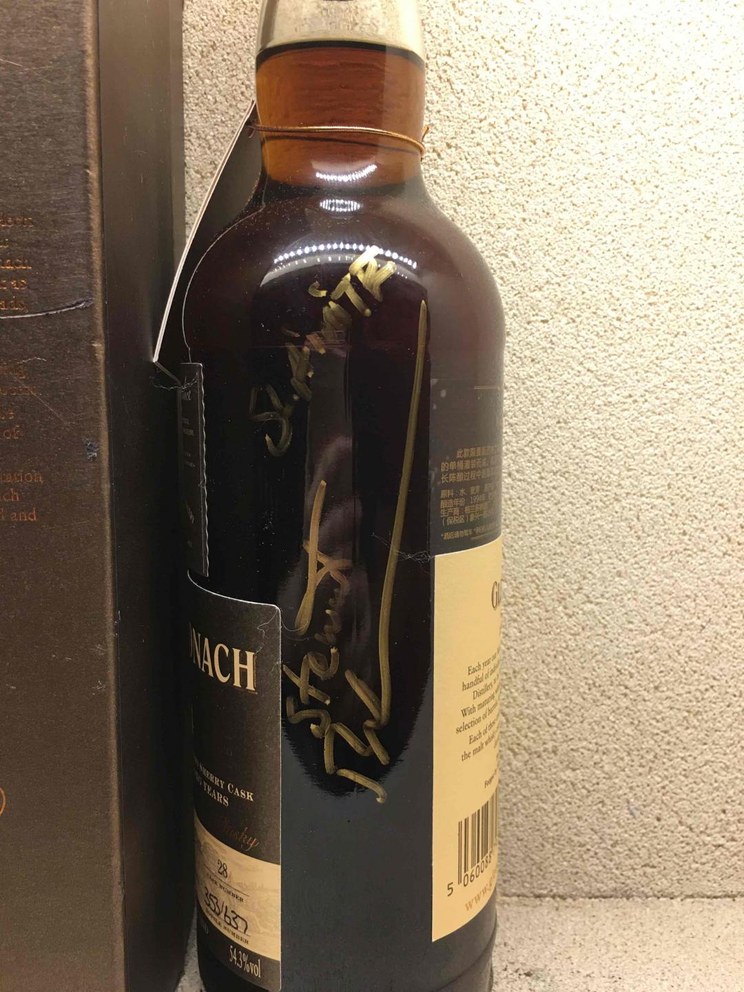 请教一下各位玩家,这个签名是哪个人的?而且感觉像两个人