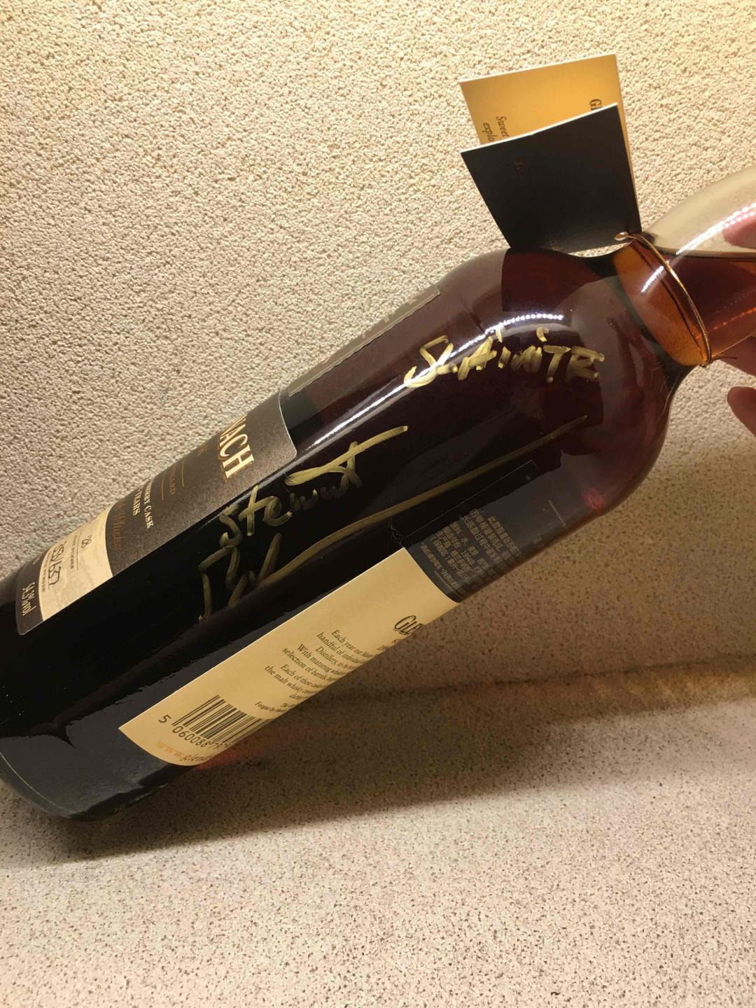 请教一下各位玩家,这个签名是哪个人的?而且感觉像两个人